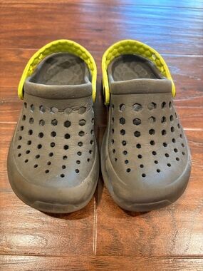 Kids Lightweight Gray Clogs